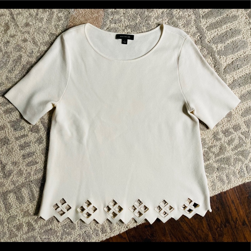 ANN TAYLOR tshirt “sweater” with cutout detail